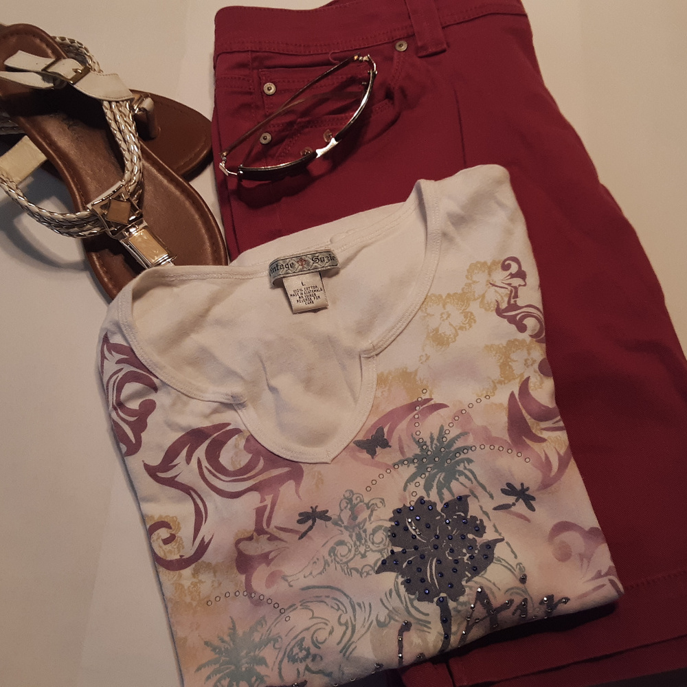 VINTAGE SUZIE V style neck T Shirt size L